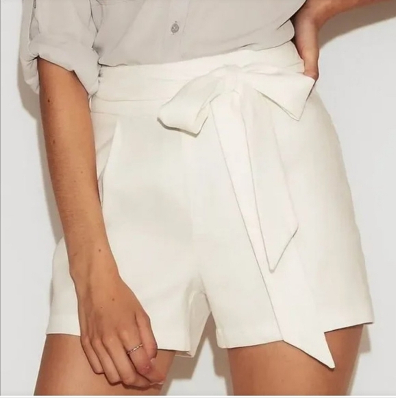 Express Pants - Midi high rise shorts